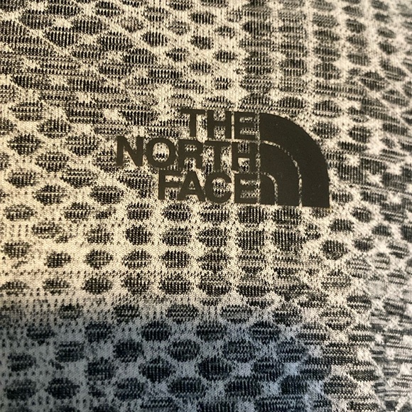 The North Face Motivation Quarter Zip - Picture 4 of 6